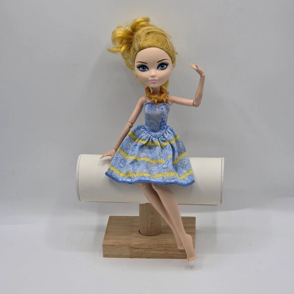 2012 Ever After High Blondie Lockes Enchanted Picnic Doll
